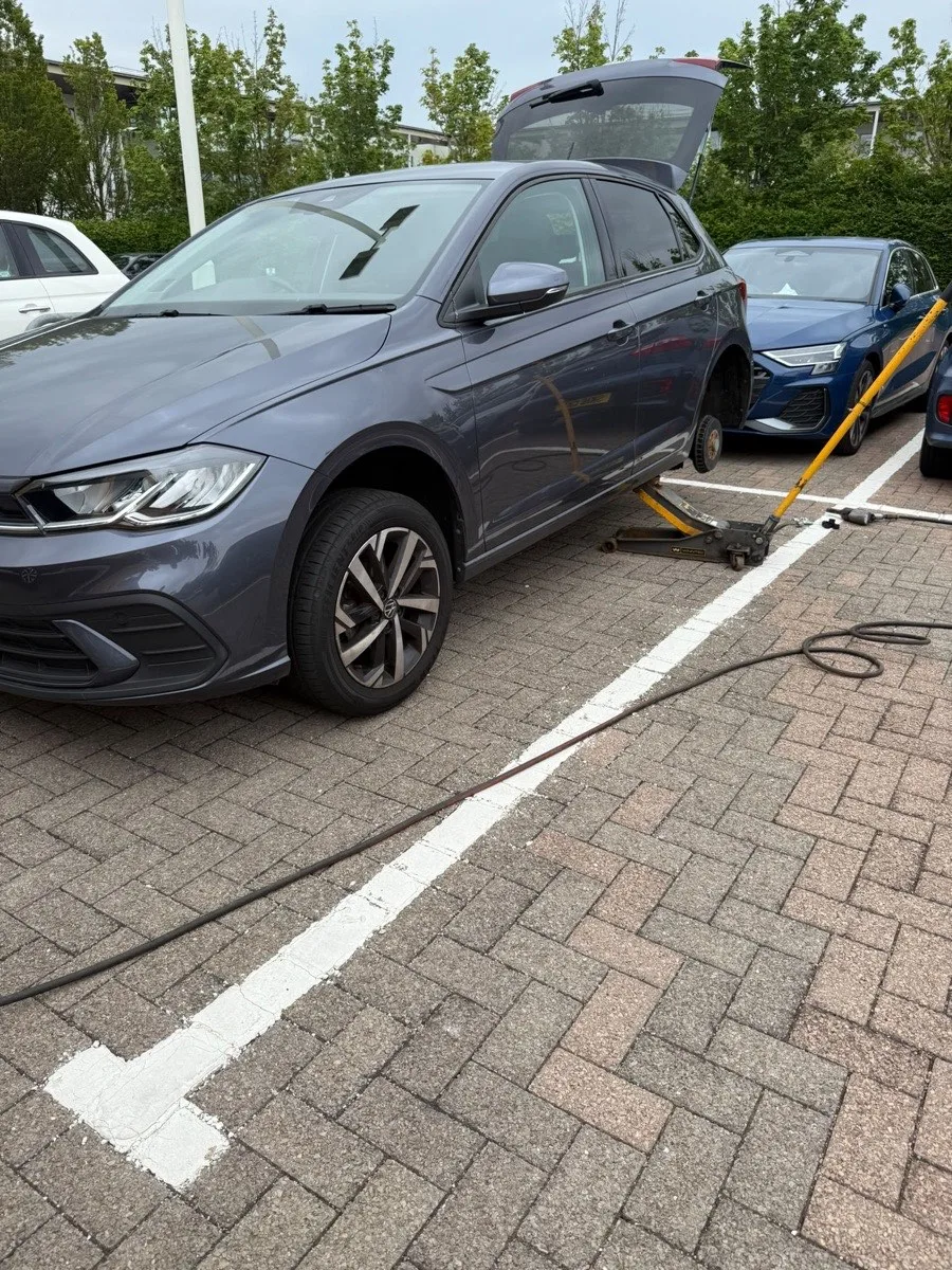 A vehicle receiving mobile tyre work